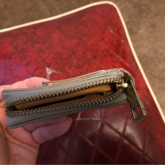 Fossil Small Zip Around Wallet - Picture 7 of 10